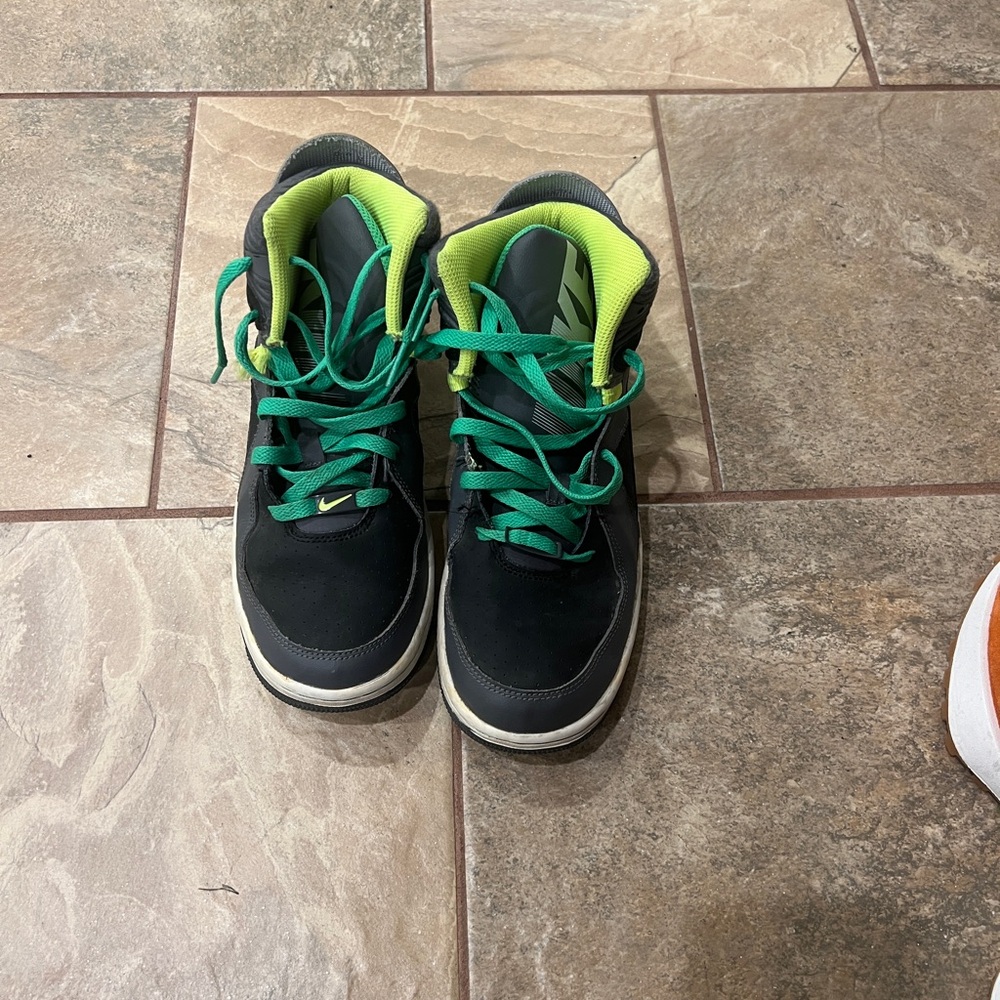 Nike Kids Black and Neon Green Sneakers